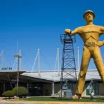 photo of the Golden Driller statue in Tulsa, OK